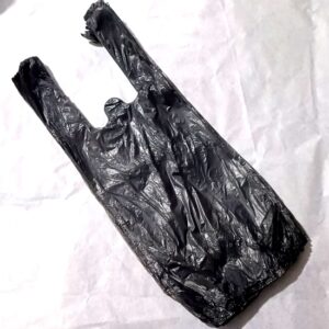 Sacola Plástica Comum Preta com Alça 30cmx45cm